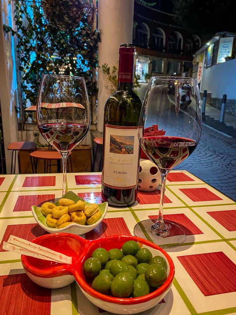 Le Tres Sorelle Wine Room in Positano